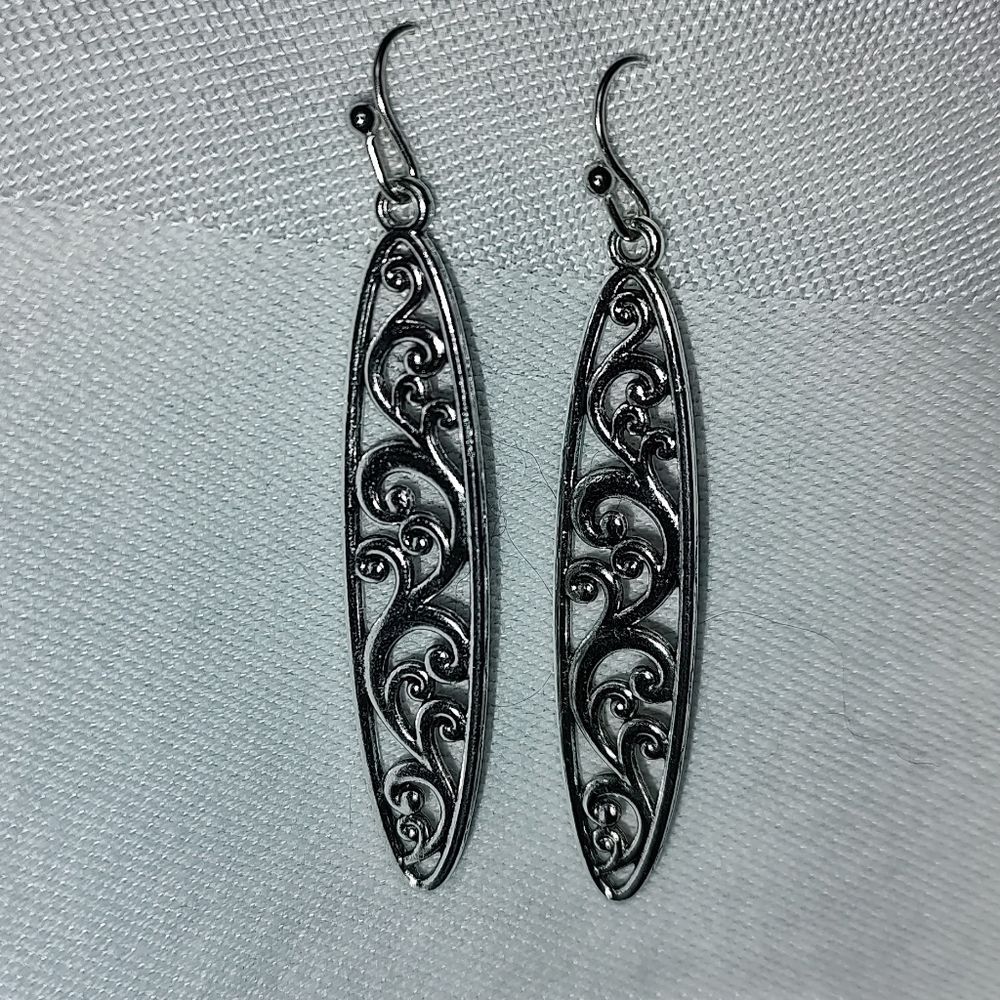 Silvertone Celtic Irish Floral Filigree Dangle Sliver Earrings